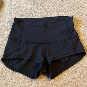 Lululemon Wunder 2" Booty Short Women's 8 High Rise